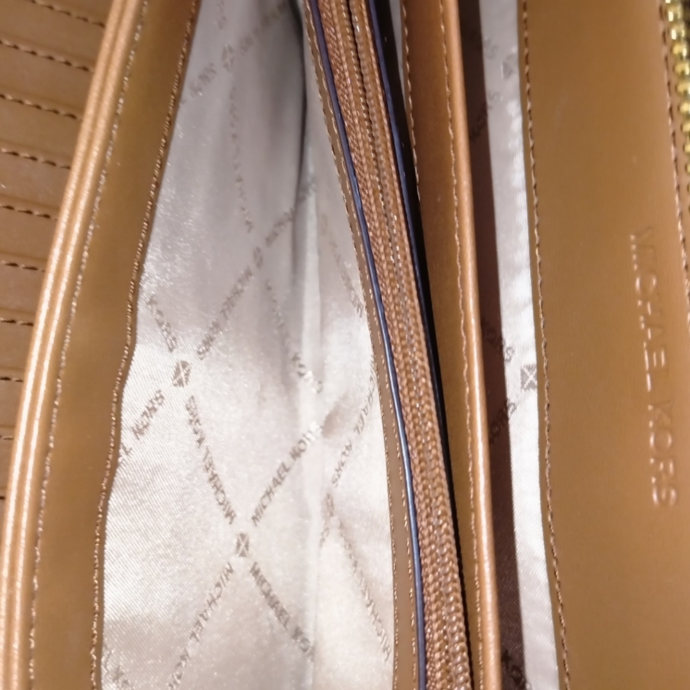 MICHAEL KORS Clutch Wallet - Picture 7 of 16